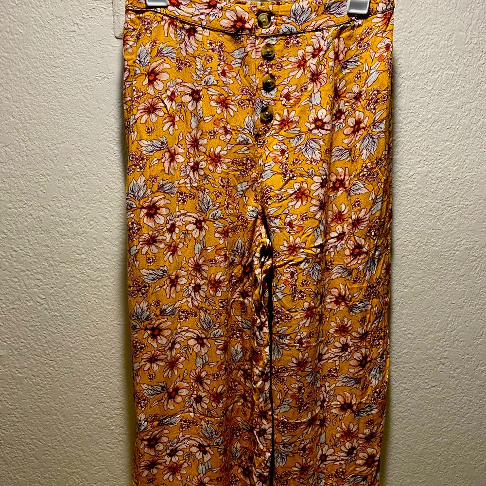 Wide leg, floral gaucho pants
